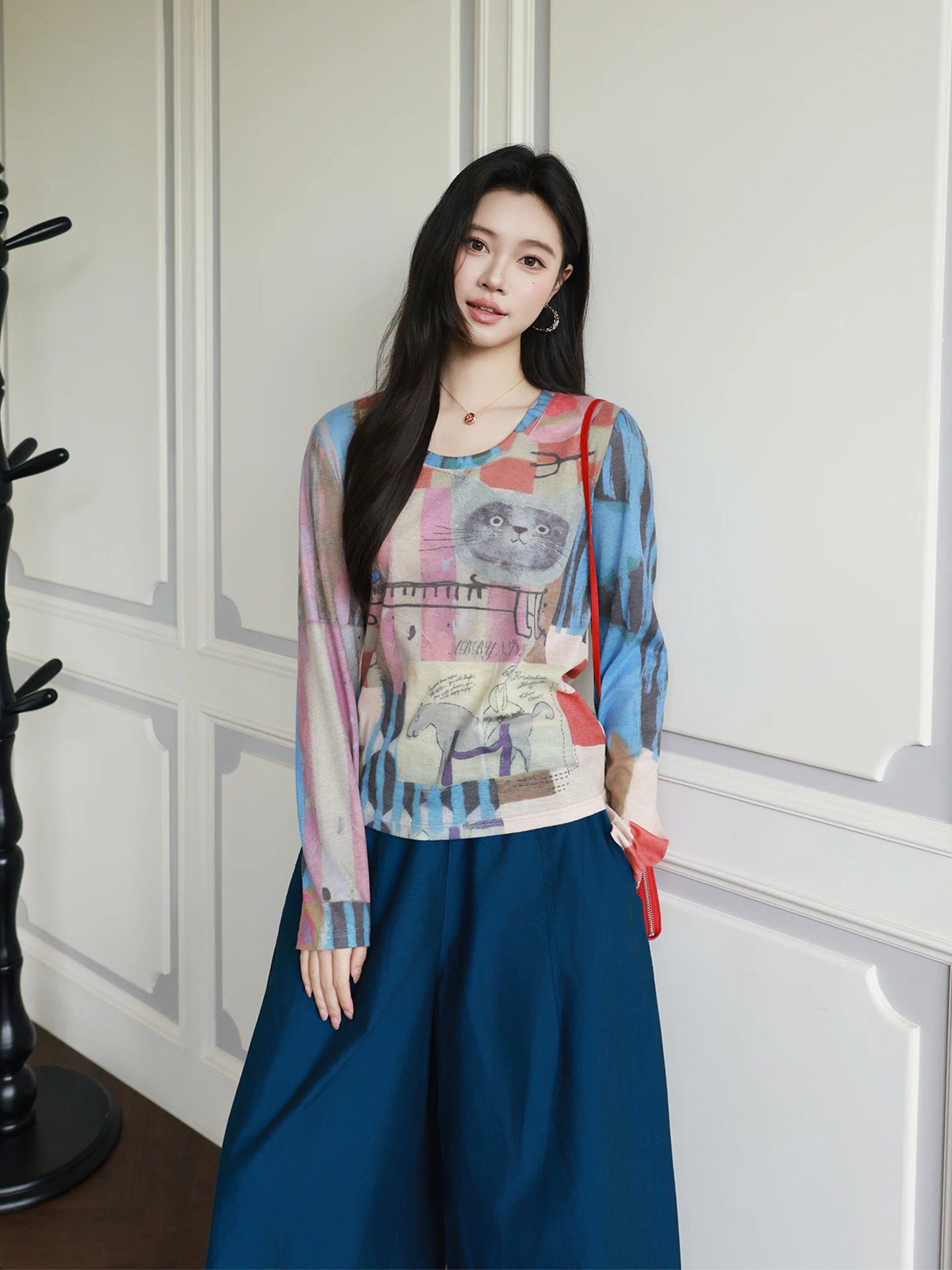 

Artistic Sticker Print Slimming Casual Long Sleeve Thin T-Shirt Breathable Polyester Ladies Fashion Spring Top