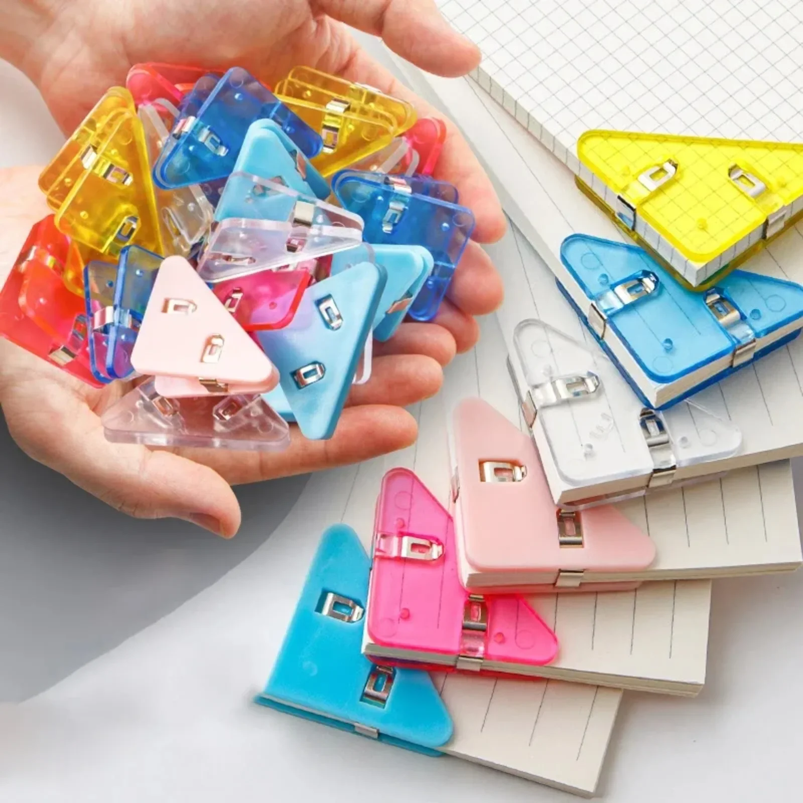 Kawaii 1 pz Triangolo Angolo Clip File Graffette File Indice Foto Morsetto Porta Pagina Cancelleria coreana Organizzatore da scrivania per ufficio