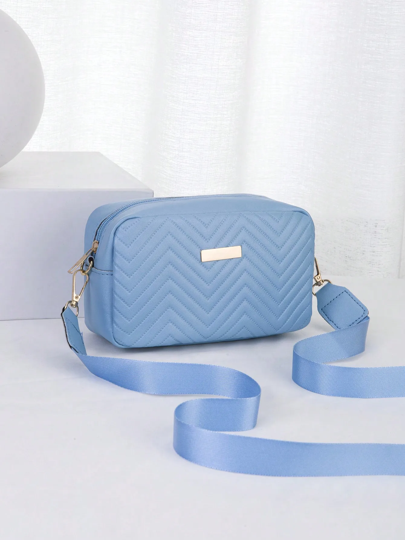 1pc Blue Quilted Cross-Body Bag, Versatile Small Square Shoulder Bag For Women, Gold Hardware Decor, All Season , Blue