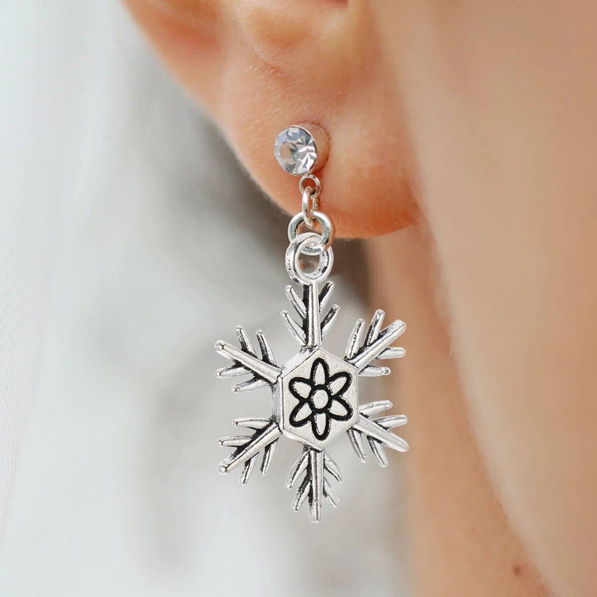 

50Pcs Alloy Christmas Snowflake Pendant Durable Metal Jewelry Making Supplies DIY Necklace Accessories Snowflake Charm