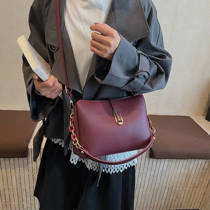 

New Women's Solid Color Simple Shoulder Women's Bag, Fashionable Lock Chain Casual Handbag, Versatile Oblique Span Bag