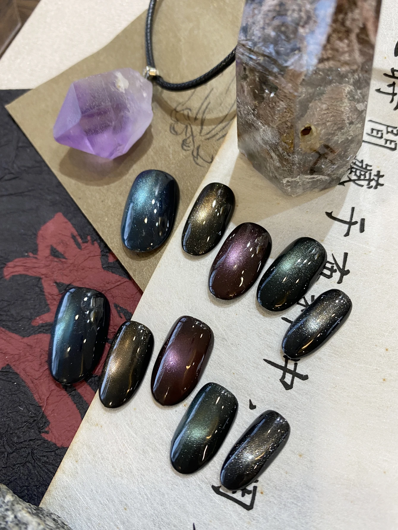 10Pcs Press on Nails  short black color Cat's Eye nail art Fake Nails Includes 1 Sheet Adhesive Tabs & 1 Pc Mini File