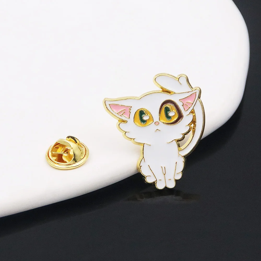 Anime Suzume No Tojimari Daijin Enamel Pin White Cat Bag Brooch Cartoon Animal Badge Denim Lapel Pin Jewelry Cosplay Accessories