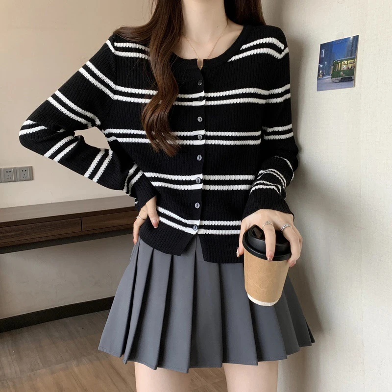 Women's Korean Sweet Striped Round Neck Long Sleeve Casual Sweater Cardigan