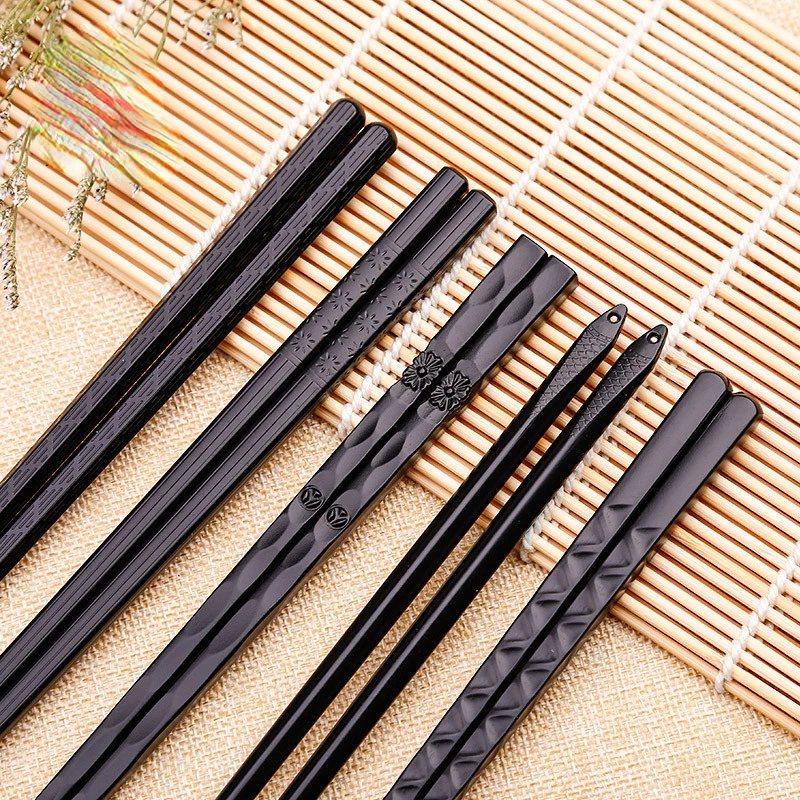 1 Pair Japanese Chopsticks Travel Portable Reusable Natural PPS Chinese Chopsticks Pointed Tableware With Decorative Carvings