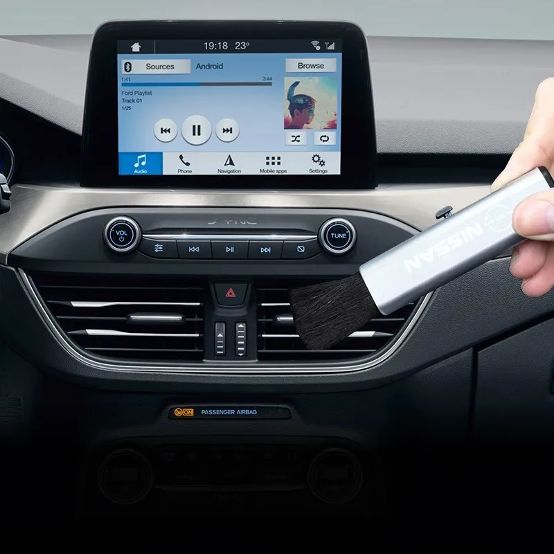 فرشاة تنظيف السيارة القابلة للسحب أدوات تنظيف وحدة التحكم المركزية لنيسان X-trail قاشقاي نوت جوك سنترا باترول نافارا ميكرا