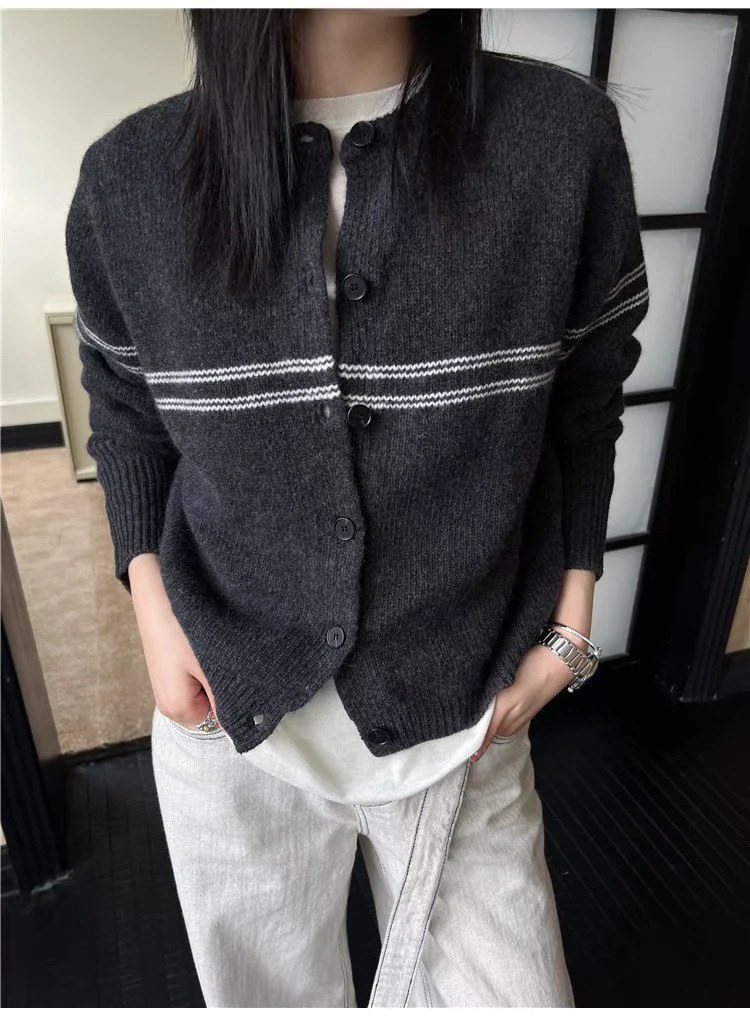 Autumn and winter new round neck cashmere cardigan female loose Korean version of thin color matching short knitted soft waxy sw
