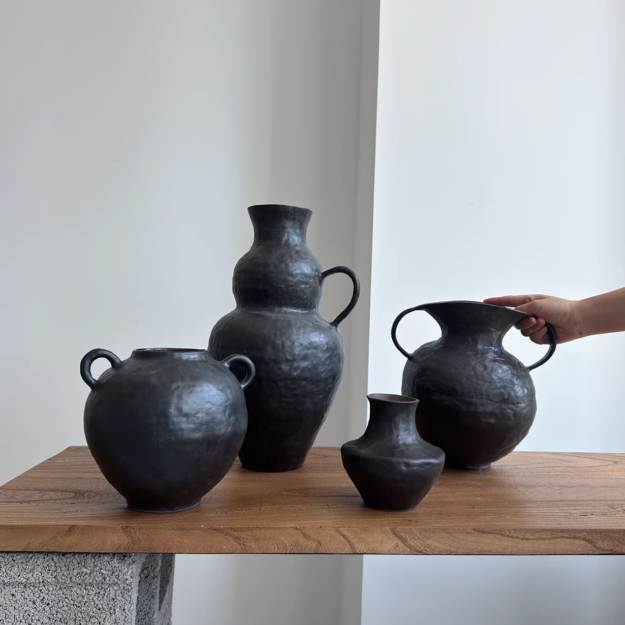 

Handmade Black Clay Pot Dried Flower Vase Living Room Flower Arrangement Flower Decoration Tea Room Hotel Desk Decoration