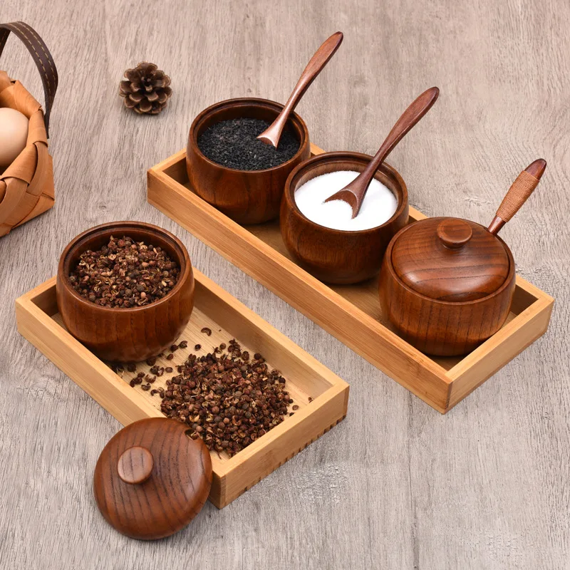 

Solid Wood Seasoning Pot Creative Seasoning Bottle Wooden Retro Solid Wood Salt Shaker Kitchen Tools with Lid Seasoning Pot 2021