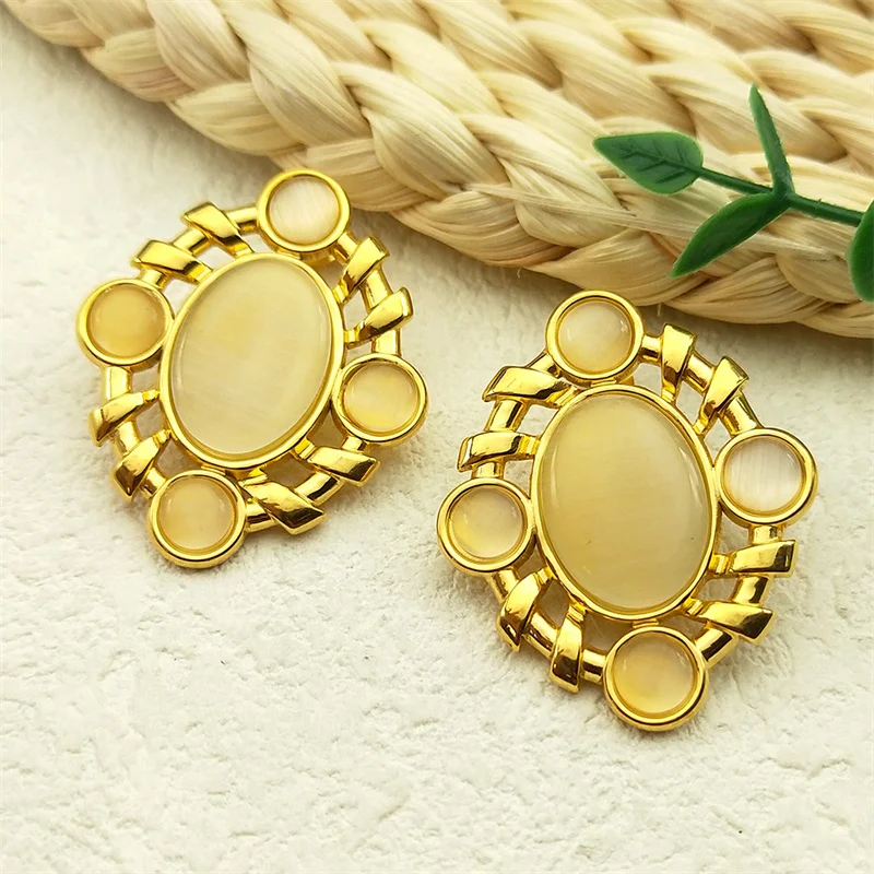 

Oval Geometric Stud Earrings for Women Girls Stainless Steel Light Luxury French Retro Palace Style Piercing Earring Jewelry