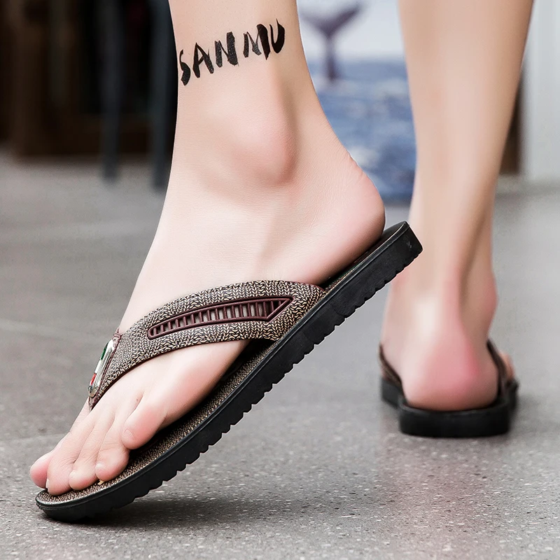 Fashion Men Leather Flip Flops Men Slippers Lightweight Soft Non-slip Men Casual Shoes Clogs Men Sandals Beach Trekking Sneakers