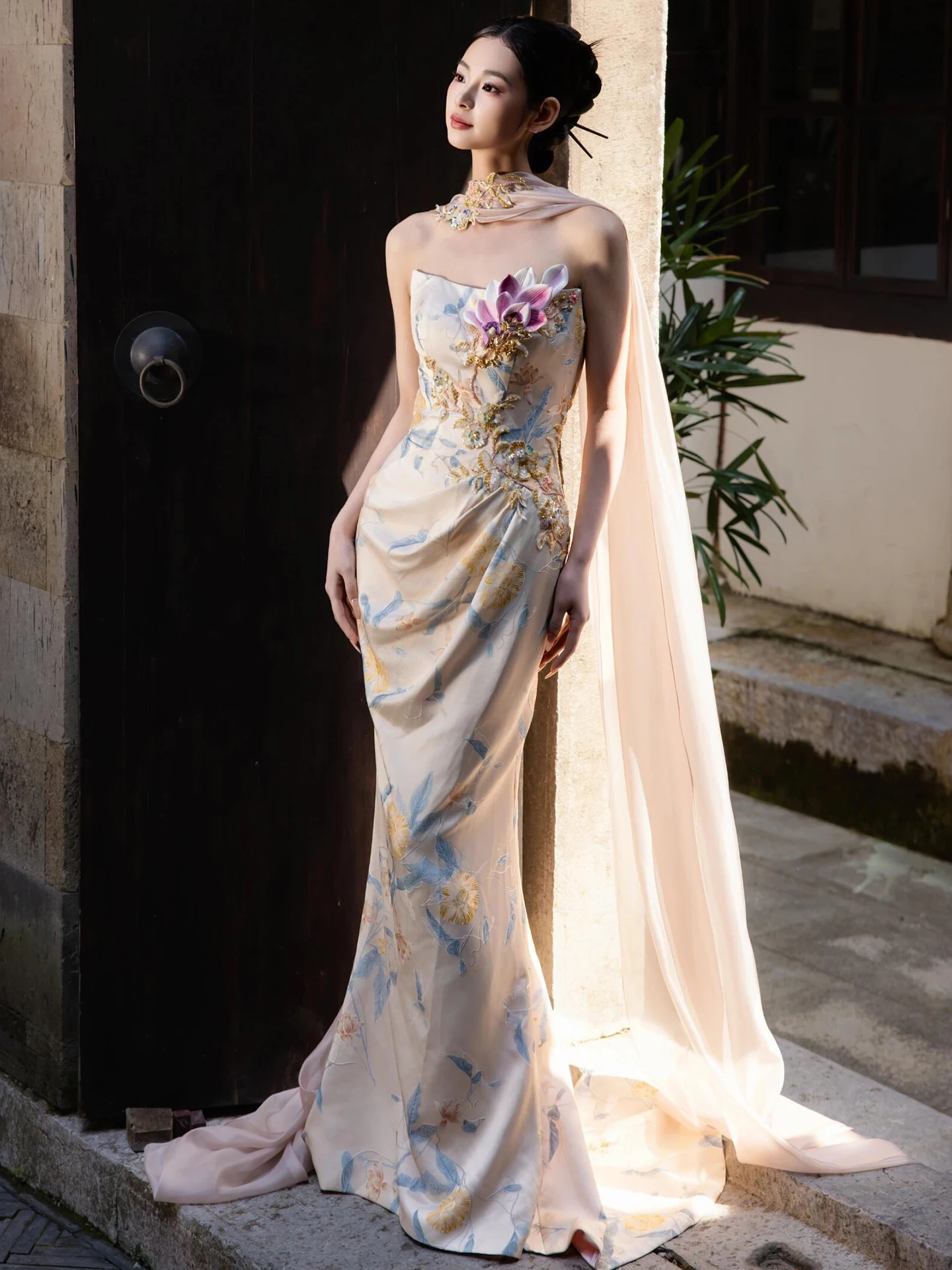 

Новое роскошное китайское свадебное платье с шлейфом для торжеств и вечерних мероприятий