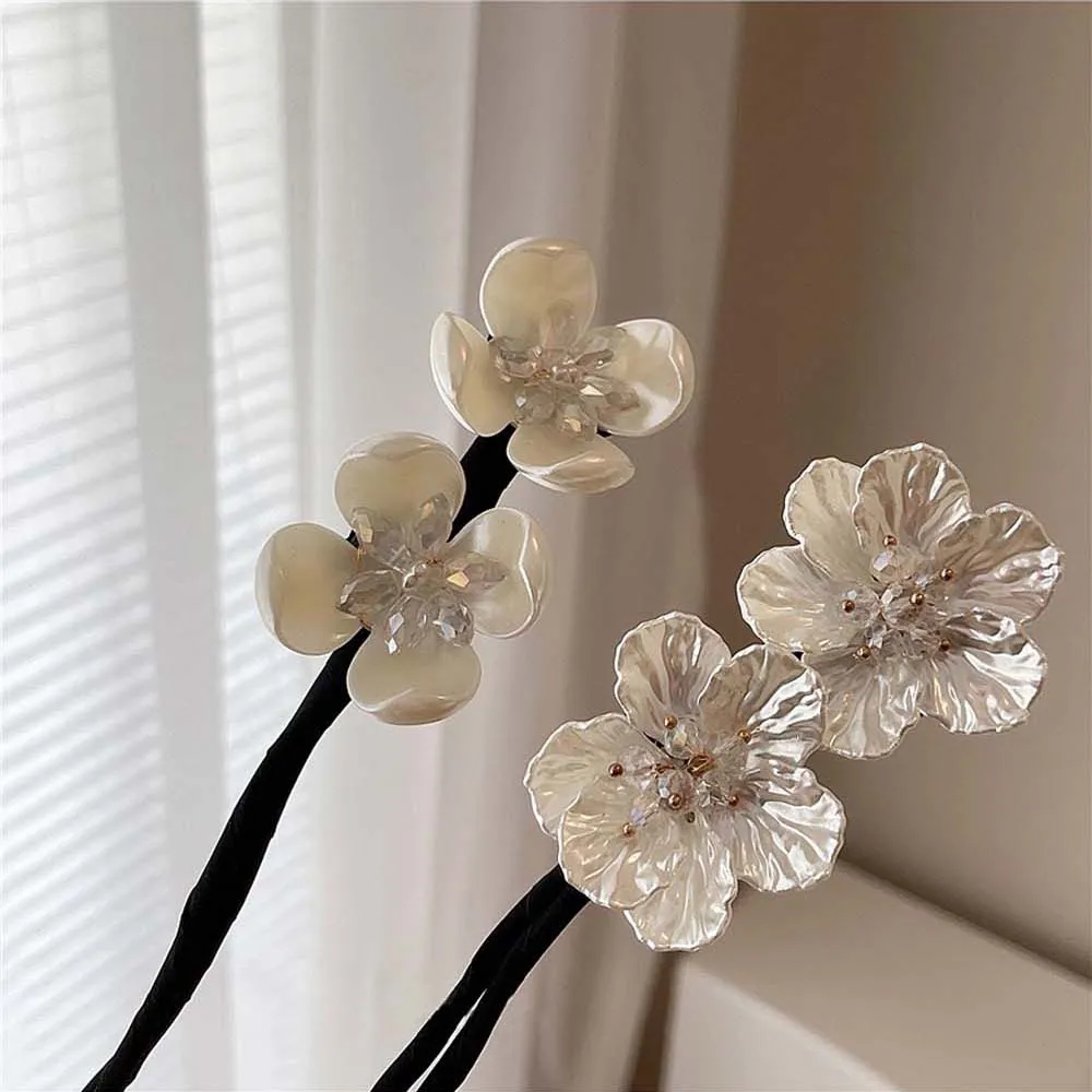 Convenient Quick Styling Hair Dish Artifact for Women Elegant White Shell Flower Female Commute Hair Device