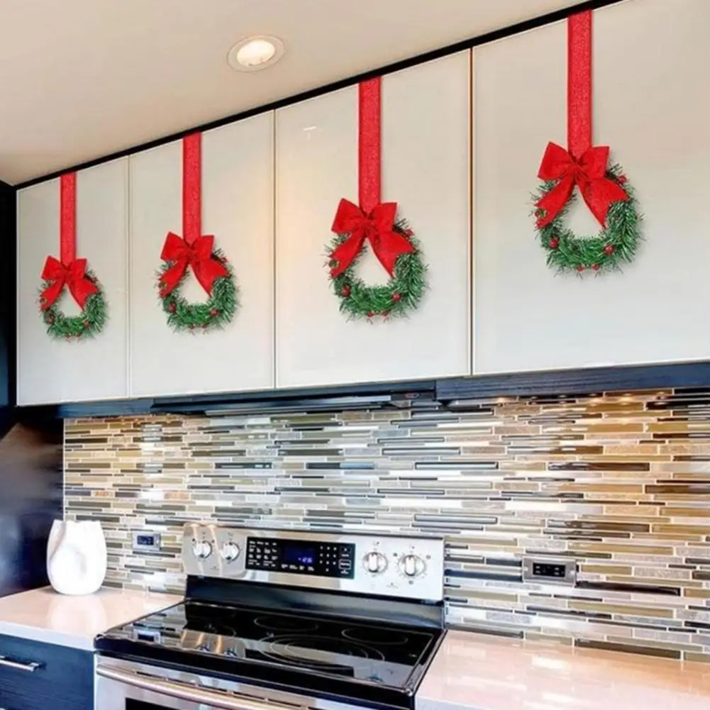 إكليل عيد الميلاد الاصطناعي أكاليل خزانة المطبخ الاحتفالية لعيد الميلاد مع لهجات التوت الشريط لنافذة الباب الأمامي للمزرعة