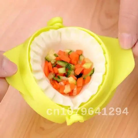 

Chinese Food Jiaozi Maker Dough Press Dumpling Pie Ravioli Hand Mold Pastry Cutter Kitchen Accesories for Baking Dumpling Mold