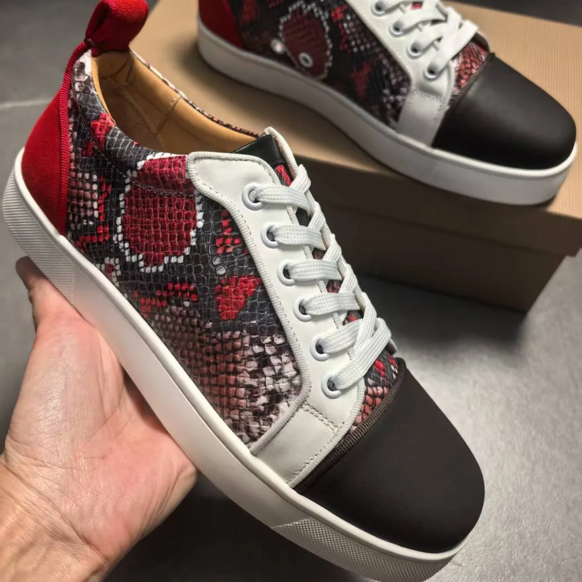 

New red-soled men's shoes casual sports board shoes snake pattern flower leather lace-up increase