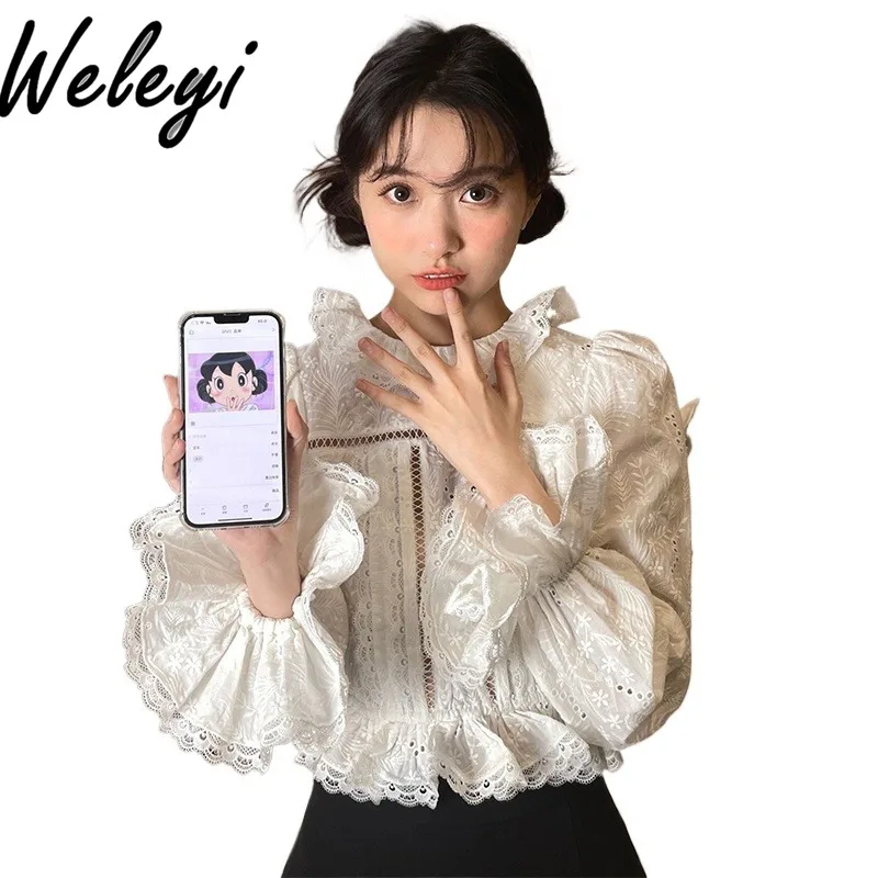 French Temperament Beautiful Small Tops White Lace Shirt Women's Autumn 2025 New Flared Sleeve Doll Collar Loose Fashion Blouse