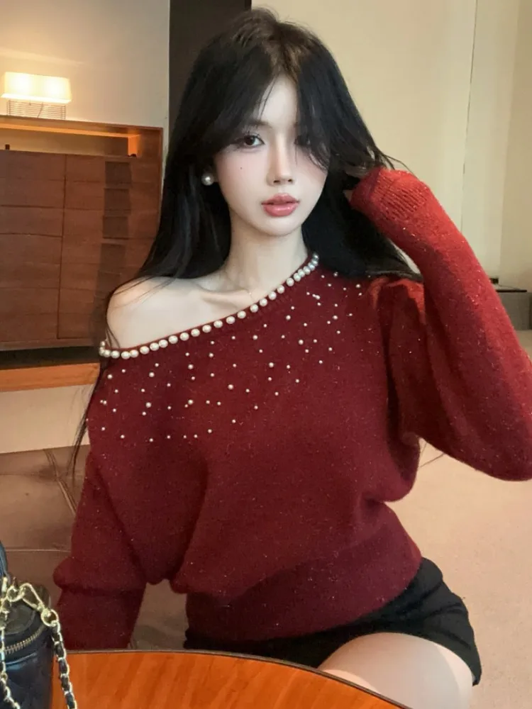 

Retro Red Pearl Design Knitted Top Women's Fashion Commute Style One-Shoulder Knitwear Breathable Autumn New Arrival