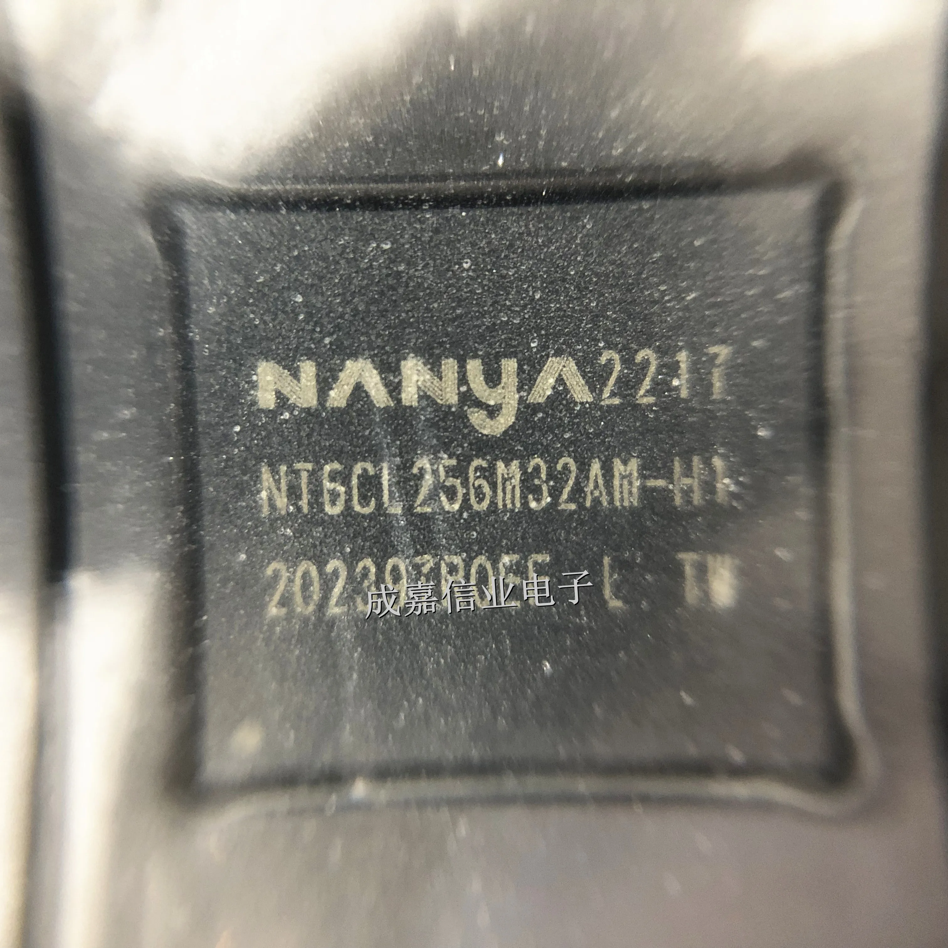 10pcs/Lot NT6CL256M32AM-H1 BGA-178 Low Power Mobile DRAM LPDDR3 Storage Chip 1866Mbps 1.2V Operating Temperature: -35C~105C