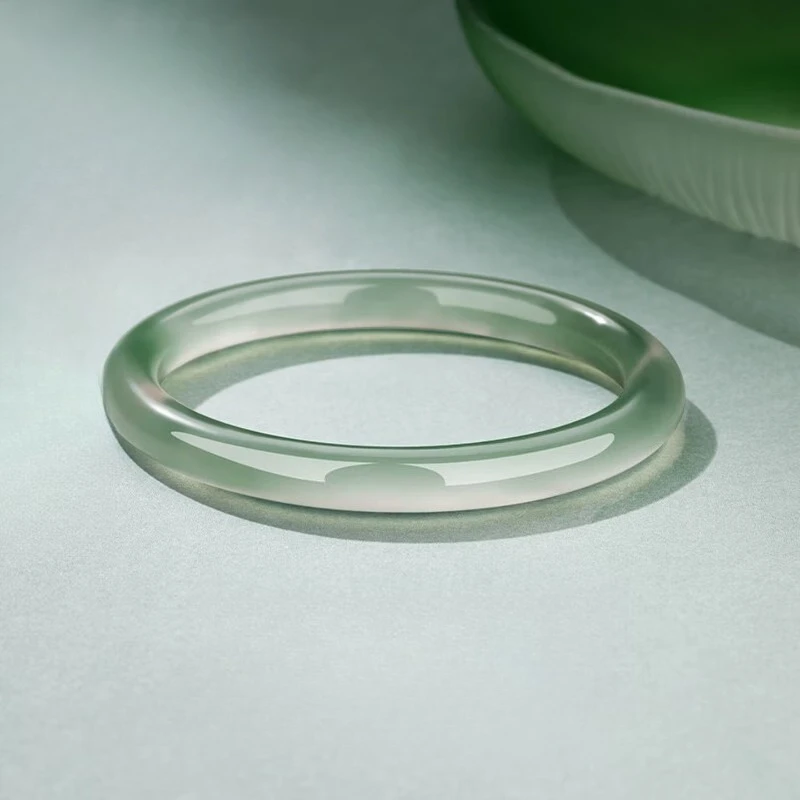 

New High Ice Light Green Thin Strip Bracelet, Suitable for Daily Wear and Accessories