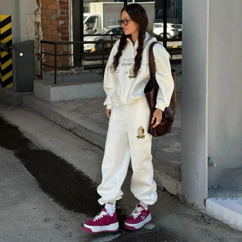 

Модный спортивный повседневный комплект из двух предметов, простые длинные брюки, европейско-американская женская модная толстовка с вышивкой и буквами