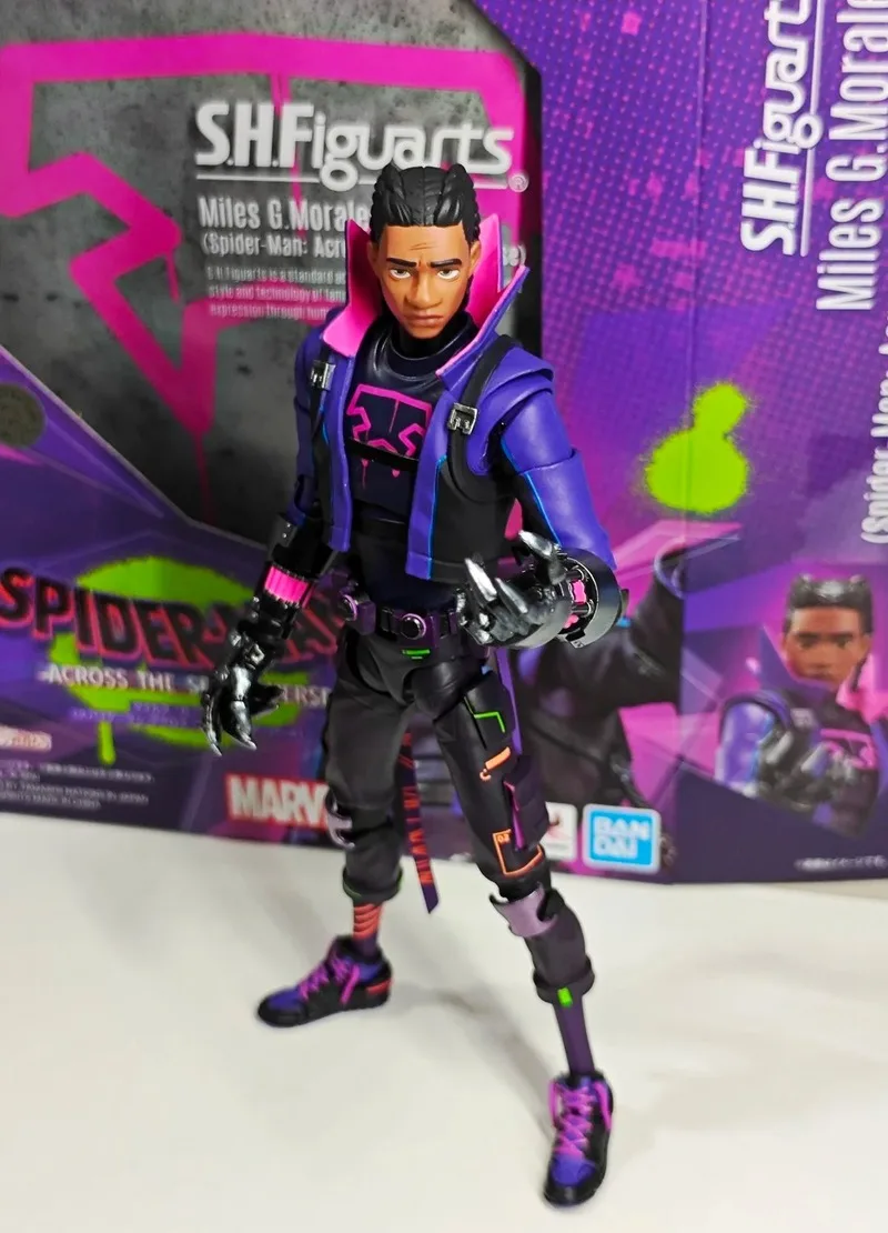 متوفر في المخزون بانداي الأصلي SHFiguarts مايلز G.Morales (الرجل العنكبوت: عبر الآية العنكبوتية) شخصيات الرسوم المتحركة نموذج اللعب هدية