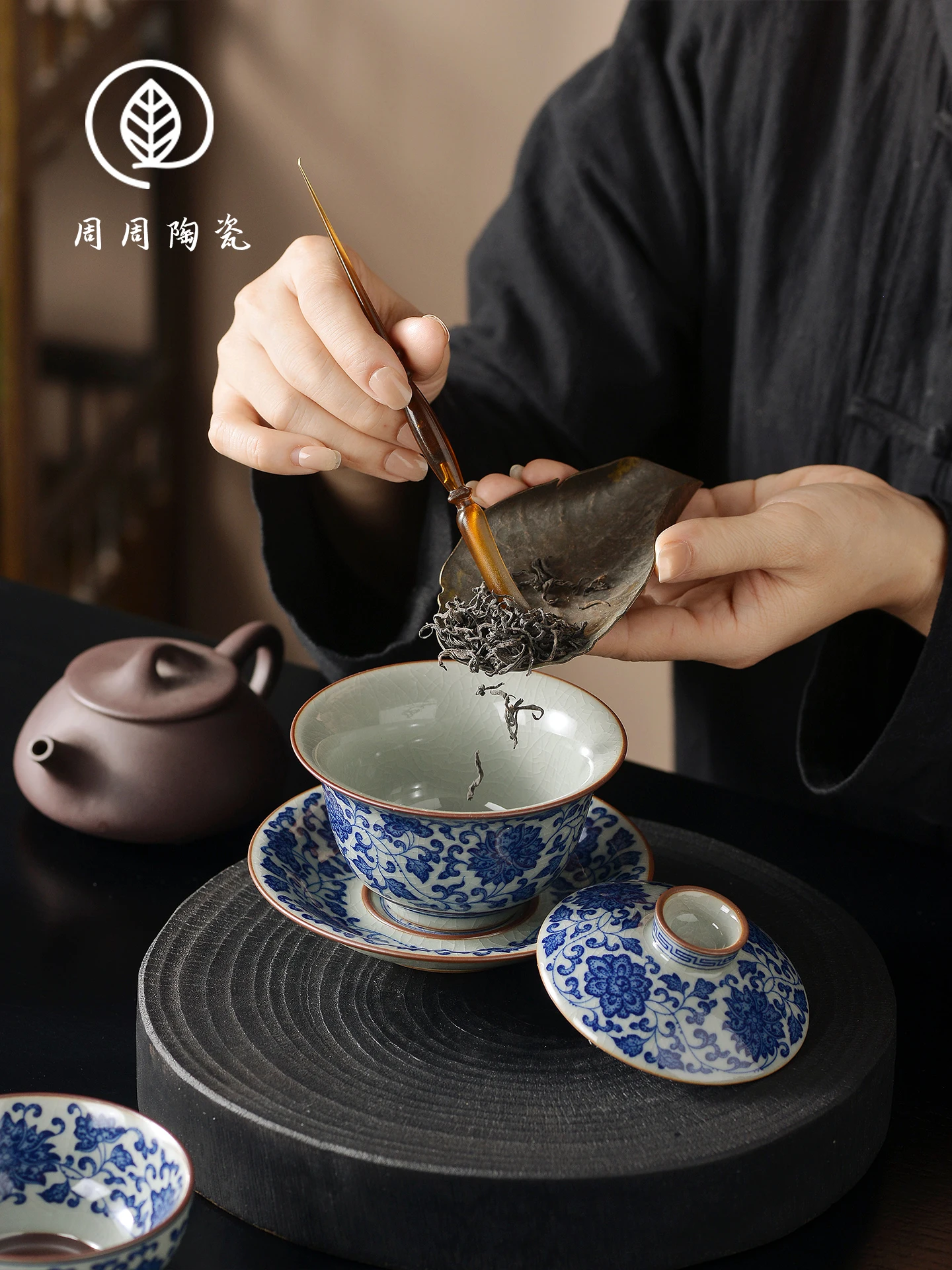 Handmade Jingdezhen Old Clay Blue and White Flower Interlock Branch Hover Gaiwan Not Hot Tea Brewing Bowl Household Ceramic Cup