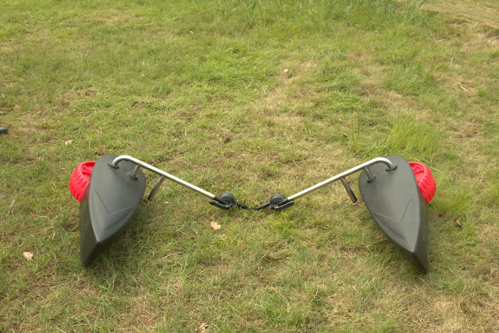 The new large fishing kayak fishing boat has its own pump injection system, which is fully powered by electric drive