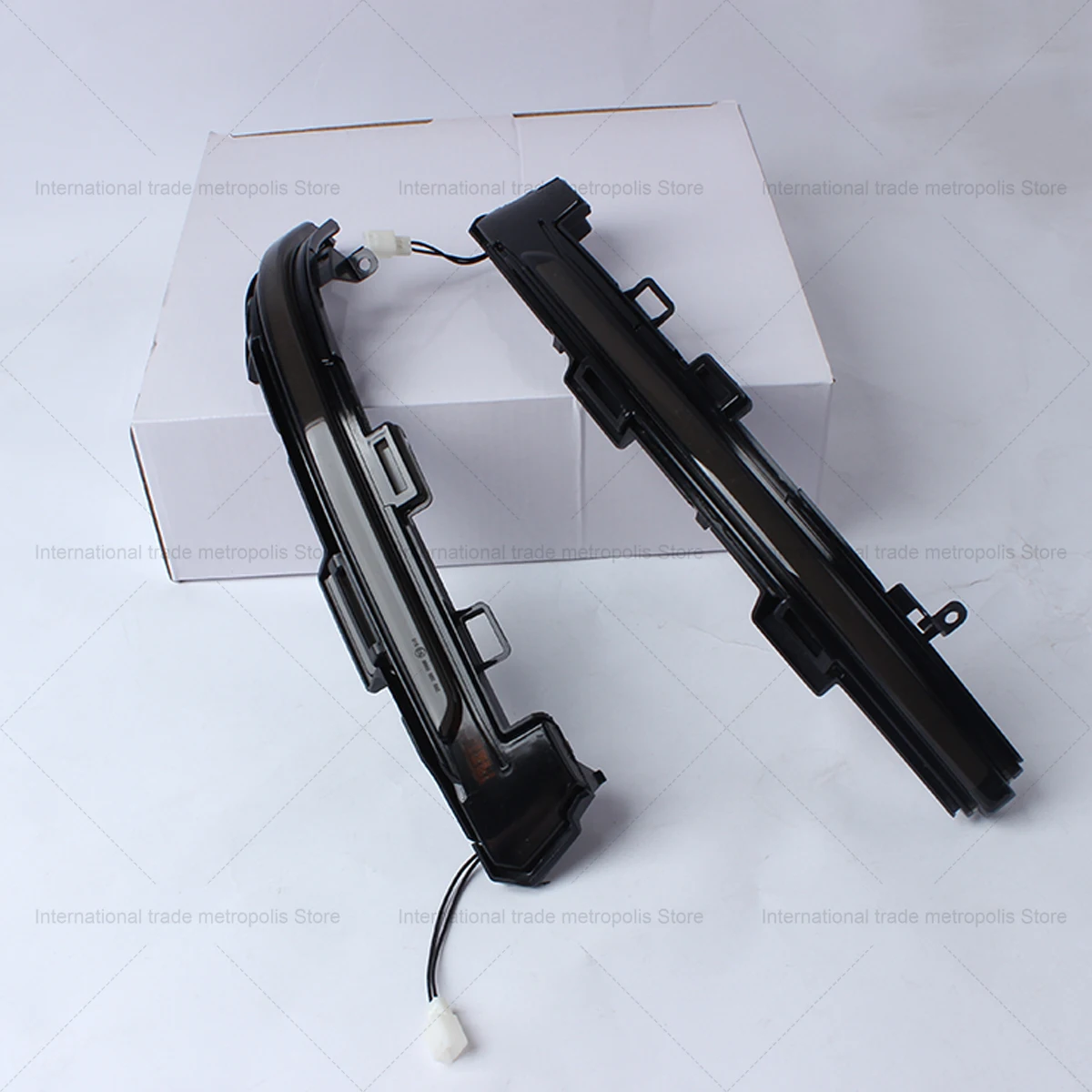 

For Volkswagen ID.4 2020-2023 LED Dynamic Turn Signal Rearview Mirror Light with Flow Design & Anti-Glare