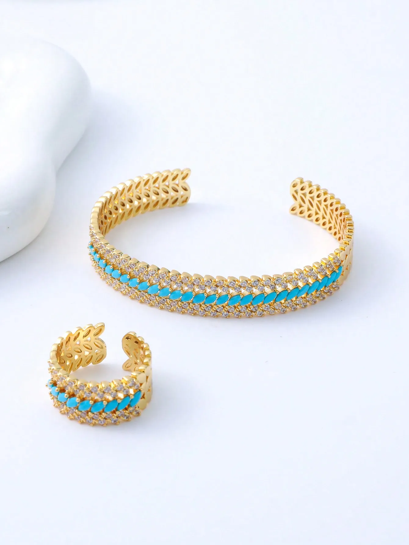 A new European and American 14K gold-plated copper retro light luxury micro-inset zircon geometric bracelet ring set