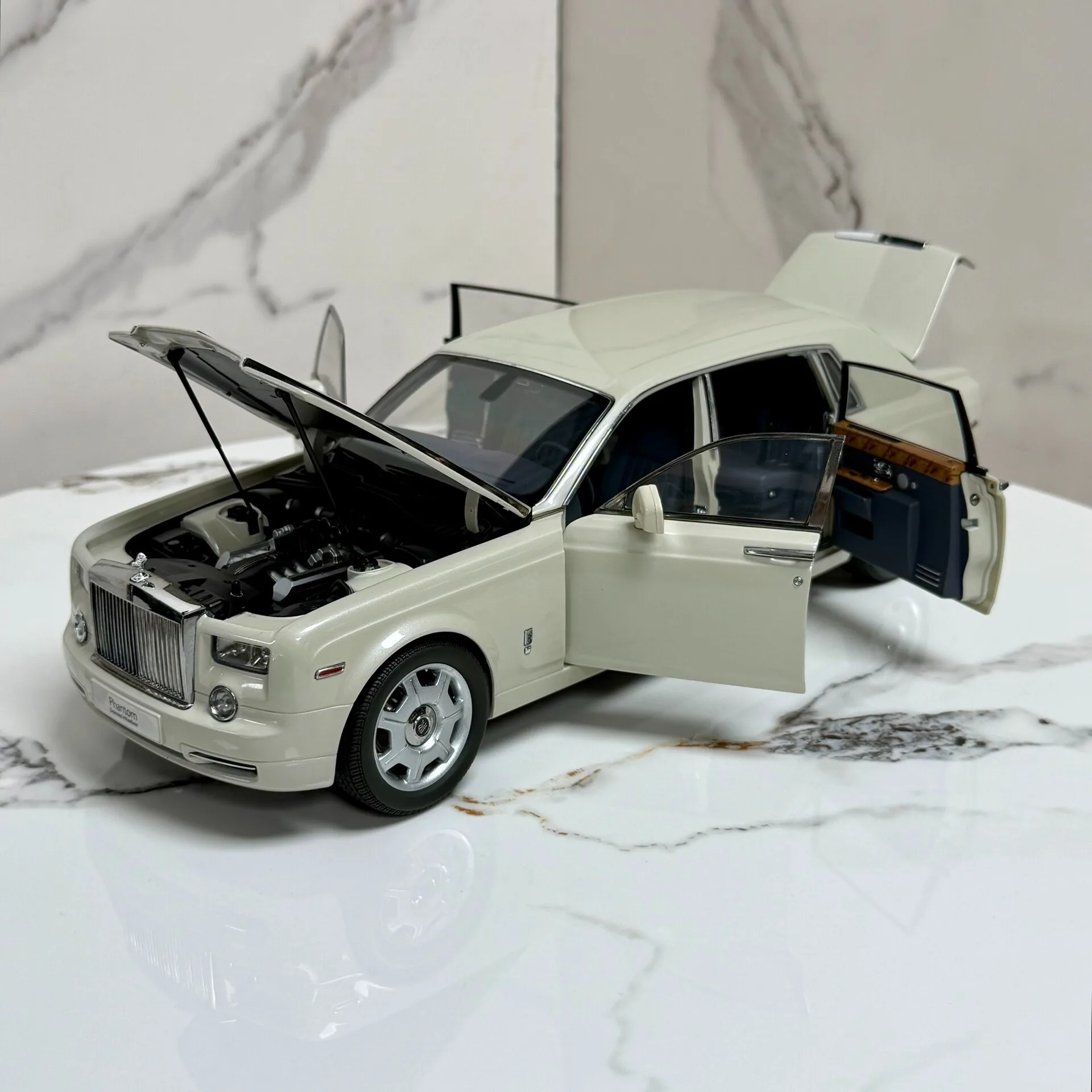 Kyosho 1:18 Rolls Phantom Extended Wheelbase White Simulation Limited Edition All Open Alloy Metal Static Car Model Toy Gift