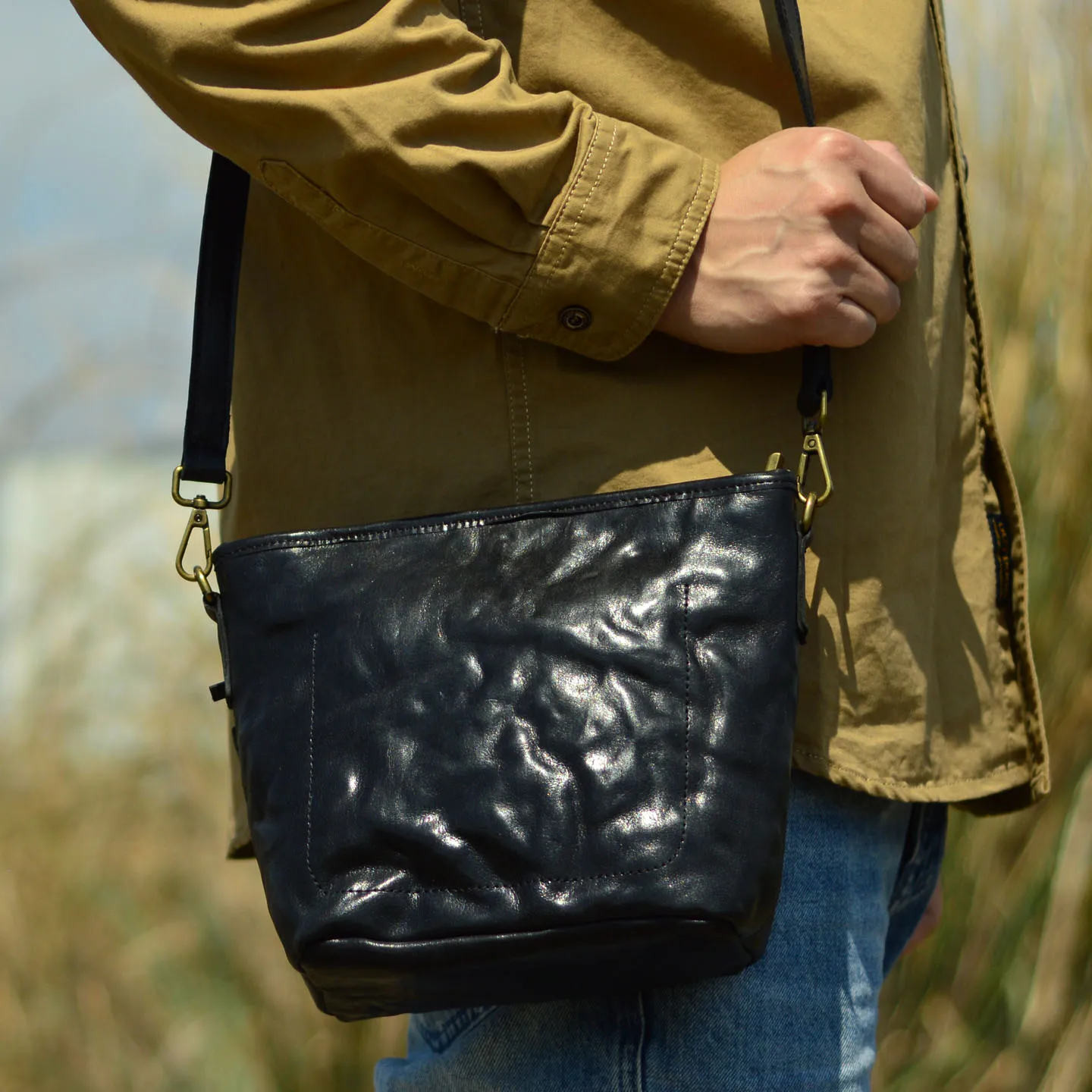 AETOO Video Retro bucket bag - men's and women's version - small-scale designer product - layer-pressed cowhide with pleats - wo