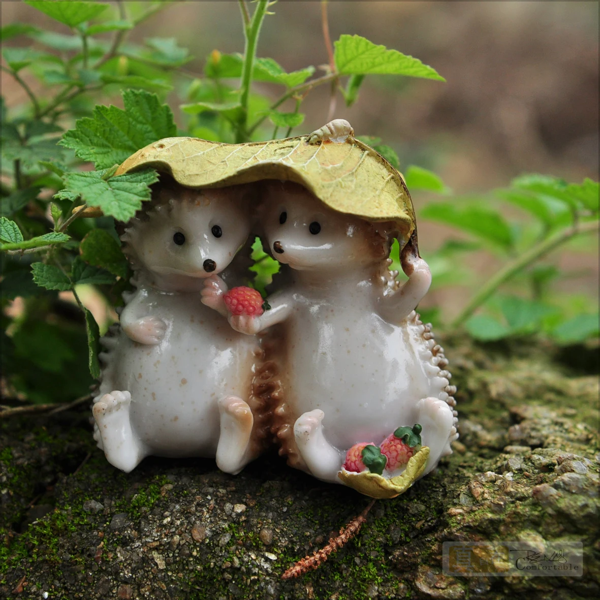 Lovely Hedgehog Figurine Cute Animal Fairy Garden Moss Terrarium Landscape Model Ornament for Children Educational Toys