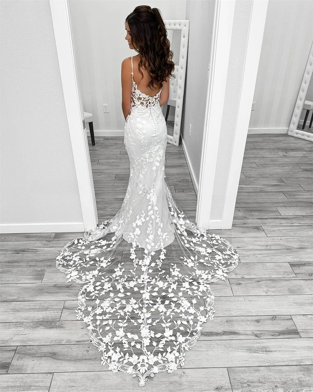 Personalizado vintage rendas sereia vestidos de casamento profundo decote em v applique trem bodycon vestido de noiva cintas de espaguete vestido de noiva