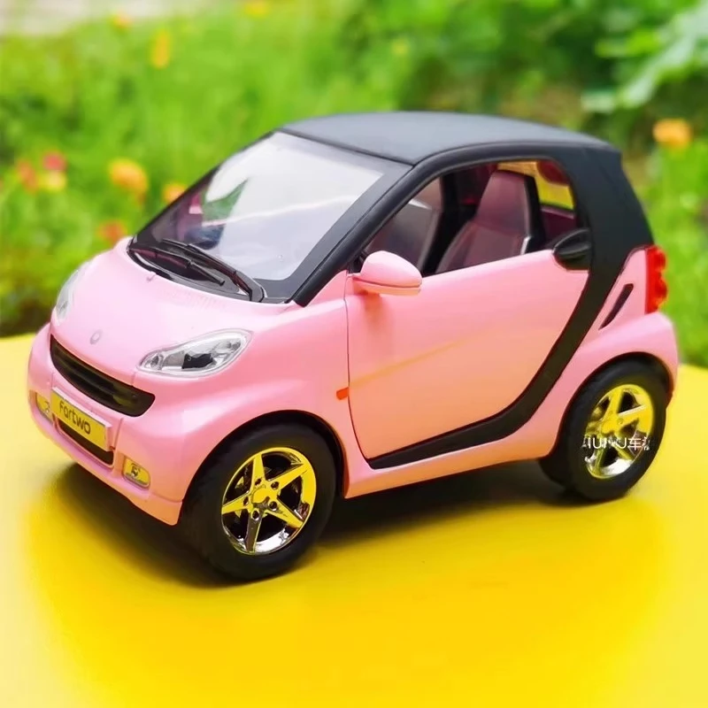 1:32 Smart Mini modello di auto in lega e semaforo con suono e luce tirare indietro carino decorazione giocattolo per auto per ragazzi e ragazze