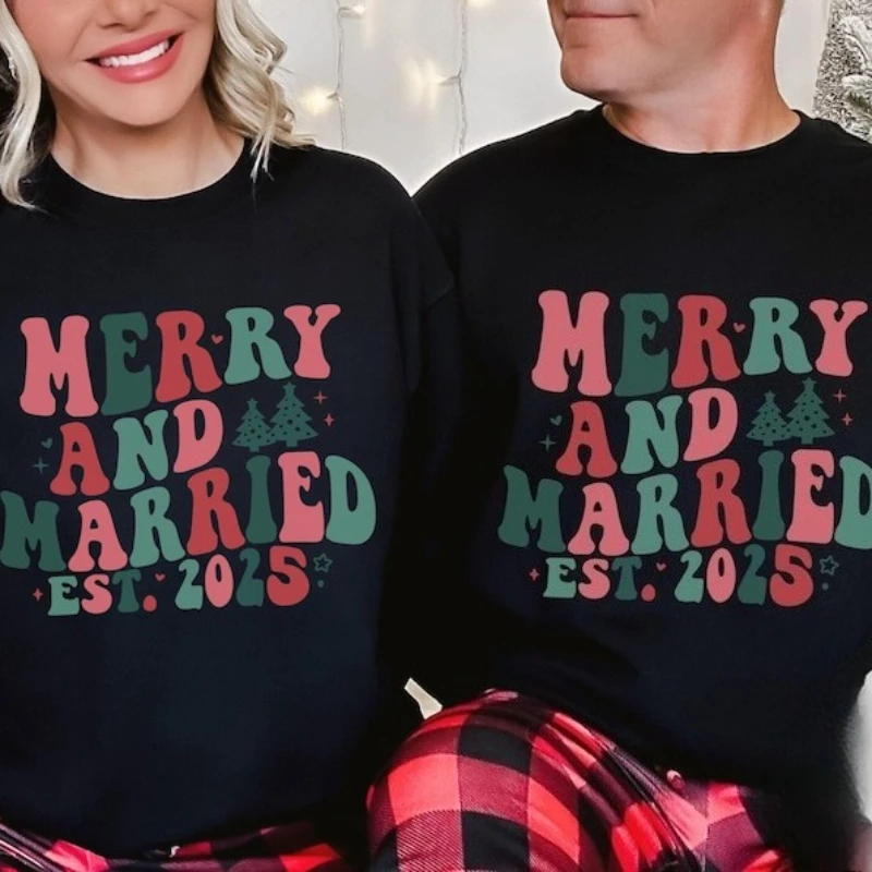 Feliz y casado Est 2025 Sudadera Navidad Boda a juego Parejas recién casadas Parejas de Navidad Sólo casado Sudadera con capucha navideña