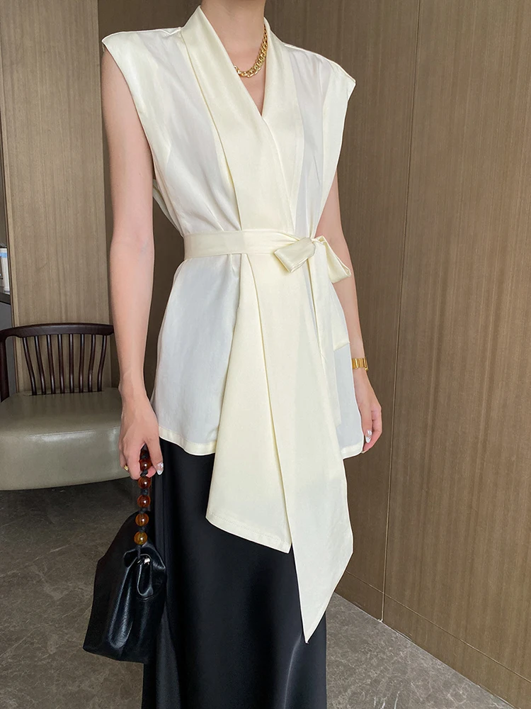 [EAM] Women Black Irregular Bandage Elegant Big Size Vest New V-collar Sleeveless Fashion Tide Spring Autumn 2024 1DH6387