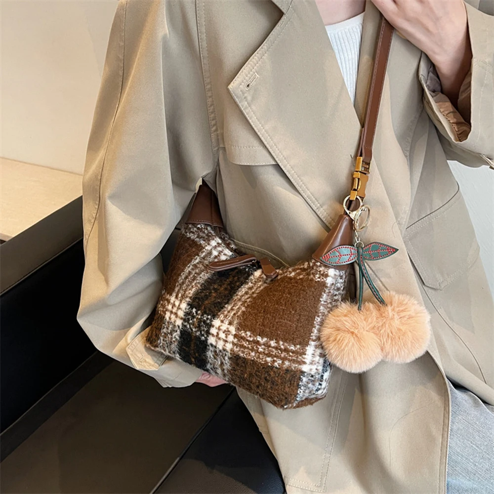 Plaid Wool Fabric Crossbody Bag Color Block Dumpling Purse Fuzzy Underarm Bag Casual Style Crossbody Autumn Winter Women Bag