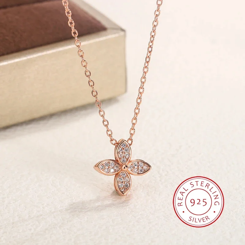 Fashion Rose Gold Clover Necklace Simple Necklace for Women Clover Pendant Exquisite Party Jewelry Pendant Necklace