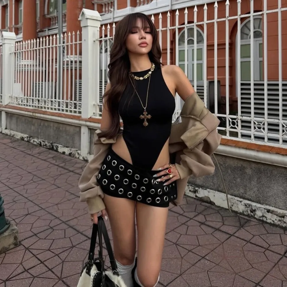 

SylCue, металлические кольца, украшения, мини-шорты для женщин, 2026, новый стиль, эластичная талия, узкие персиковые бедра, горячие девушки, уличный стиль, низ