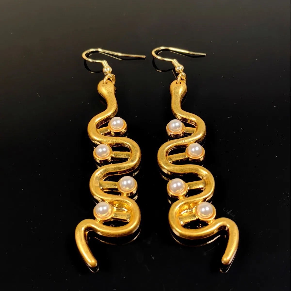 Vintage Pearl Snake Exaggerated Full Diamond Glass Handcrafted 1 Vintage Pearl Snake Exaggerated Full Diamond Glass Handcrafted