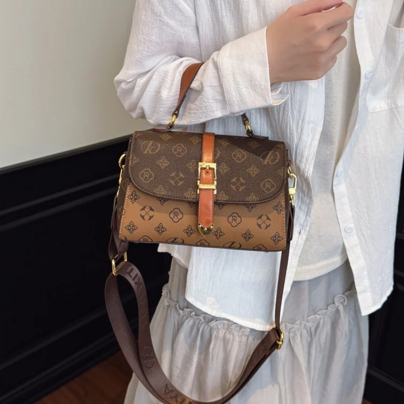 

Классическая кожаная сумка через плечо в парижском стиле с вневременным силуэтом, элегантный вид