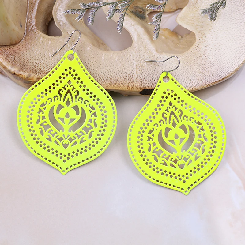 Exquisite Hollow Filigree Earrings Ethnic Vintage Earrings for Women Fashion