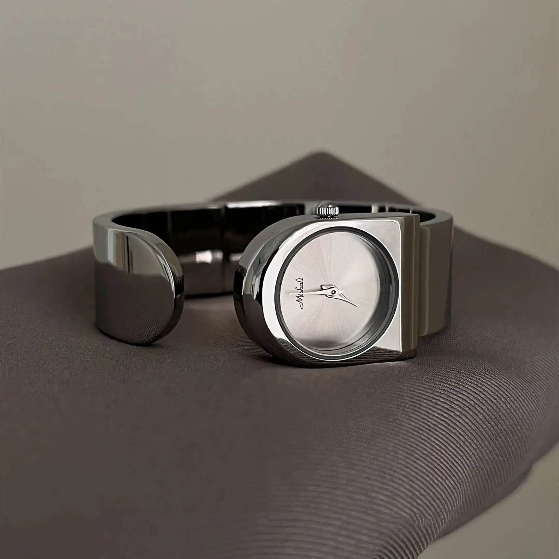 NEW Vintage Unique Design Watches for Women Bangle Metal Waterproof Wristwatch Minimalist Quartz Watch Ladies Dress Clock Gifts