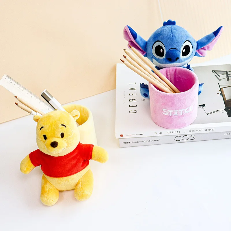 Disney Plush Doll Pen Holde Cute Stitch Winnie, adornos de escritorio, soporte para brochas de maquillaje, almacenamiento de papelería para estudiantes, suministros escolares