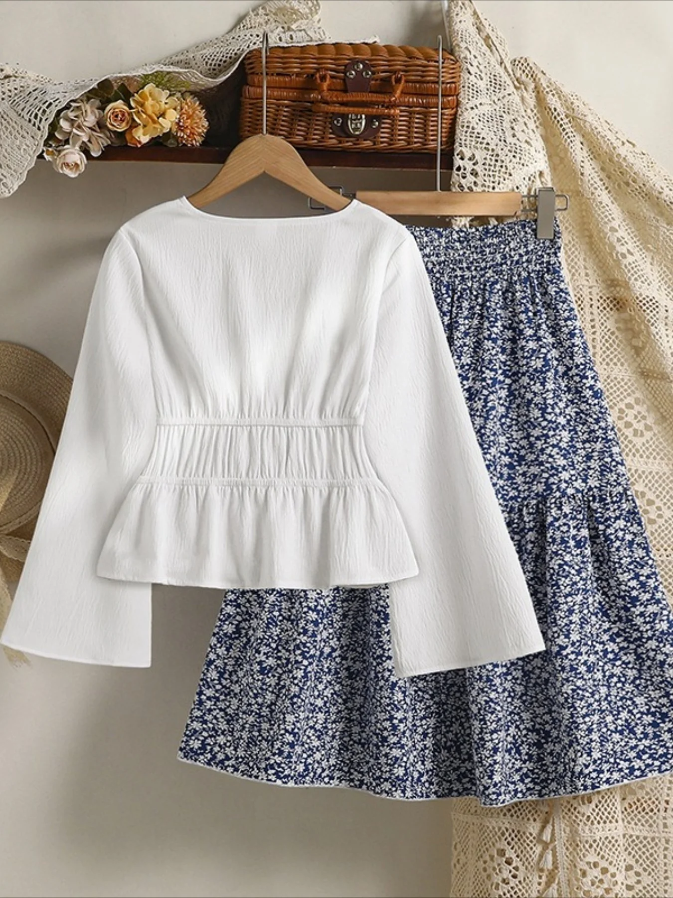 Girl's Outfit Spring and Summer New Style Western-style V-neck Long Sleeved Sunscreen Shirt Floral Skirt Set