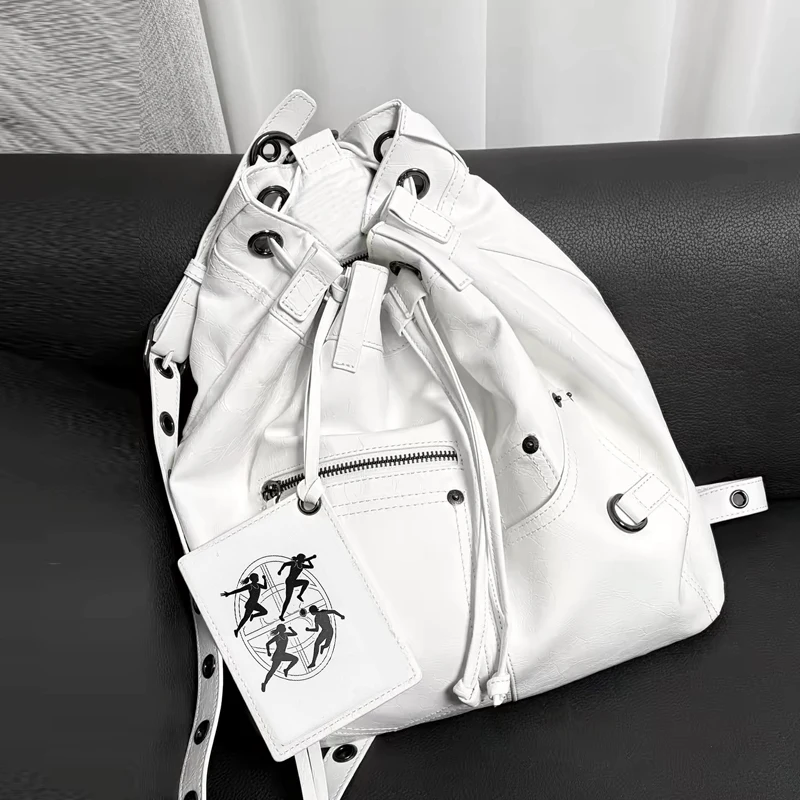 

Винтажные рюкзаки для женщин: роскошная дизайнерская сумка-клатч 2026 года, новинка из ПУ с заклепками, множество карманов, большая вместимость, на плечо/подмышку