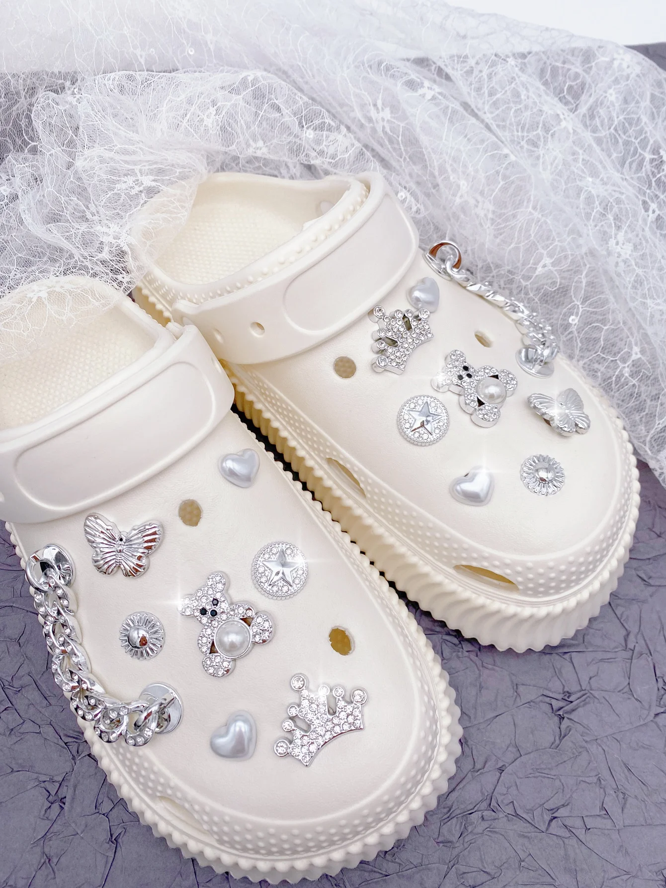 16pcs Trendy Silver Bear & Chain DIY Shoe Charms (ABS). Detachable Clog & Sandal Decorations for All Seasons. Great Little Holid