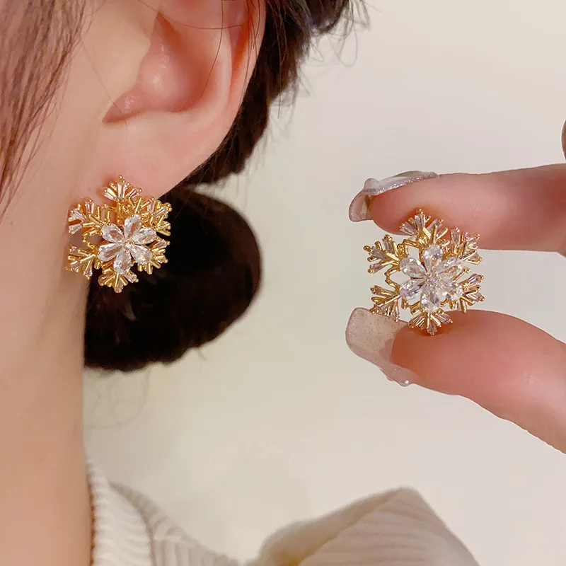 

Luxury Fashion High-end Flash Rotating Zircon Snowflake Ear Studs s925 Silver Needle Exquisite Versatile Earrings Women