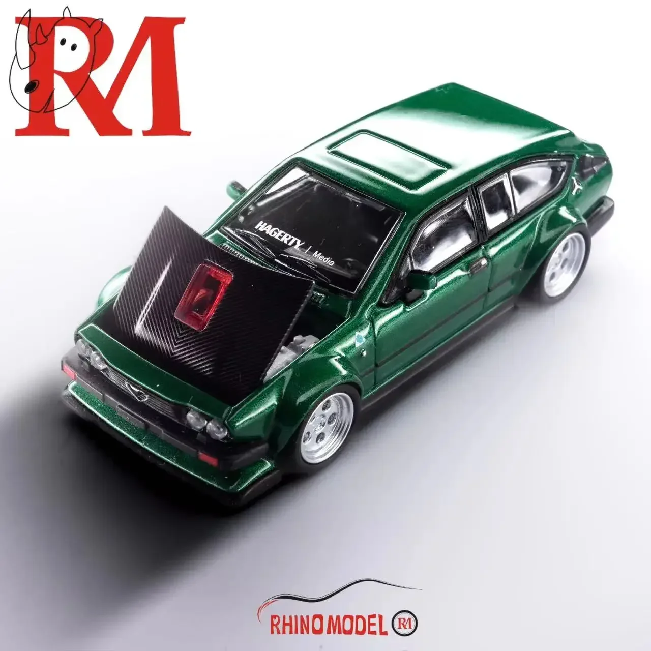 Rhino Model RM 1:64 Romeo GTV6 Grün/Rot/Weiß Modellauto